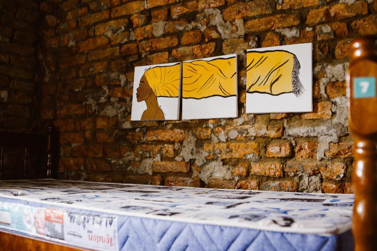Hostel Casa Dos Fundos Кампус-дус-Гойтаказис Экстерьер фото